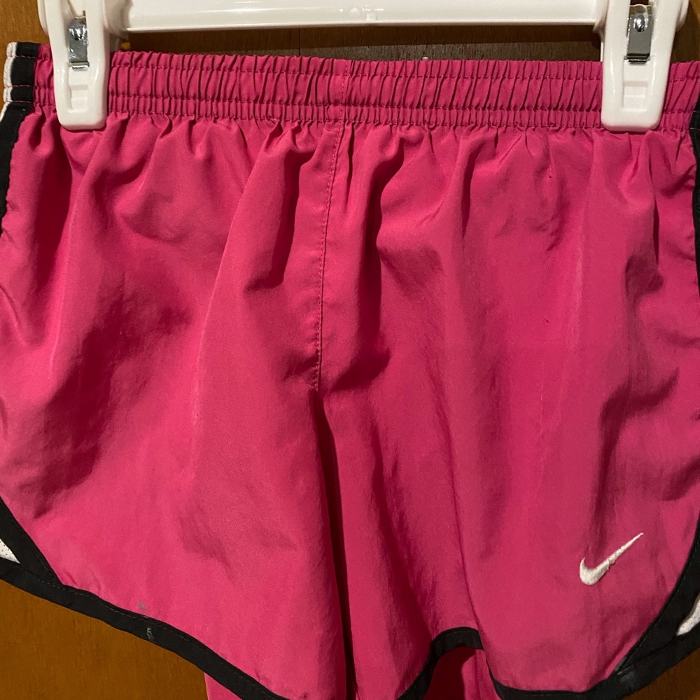girls medium pink nike shorts